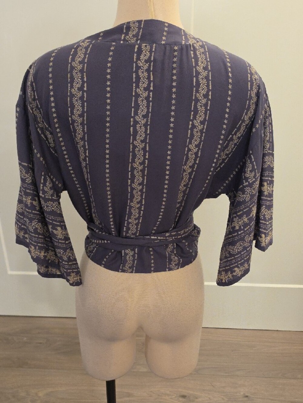 Japna blue/cream true Wrap Top w/ soft oversized sleeves size S great condition - Picture 4 of 8